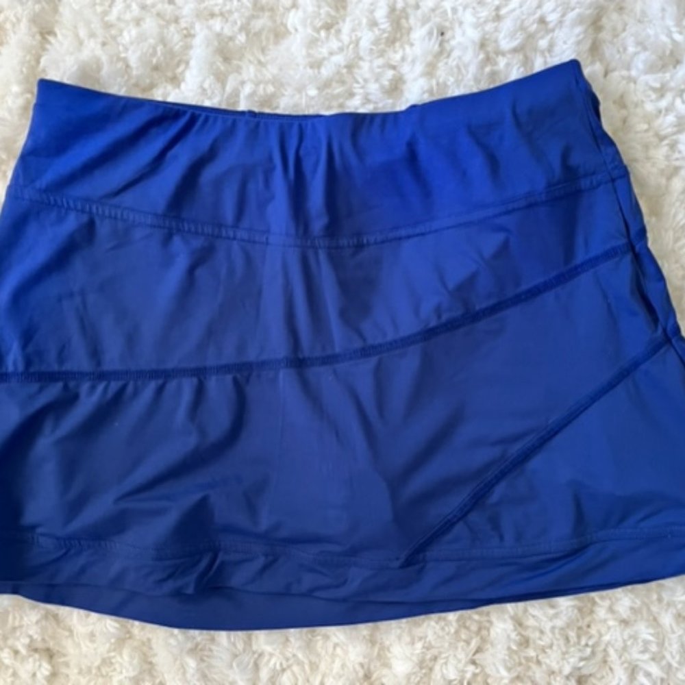 Bloq UV Tennis Skirt w/Built-n Shorts Beautiful Blue Color Meduim NWOT